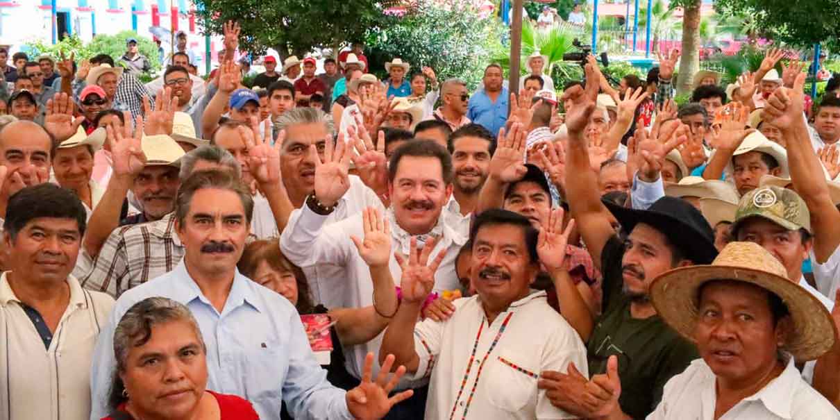 Sostiene Ignacio Mier encuentro con habitantes de Zongozotla