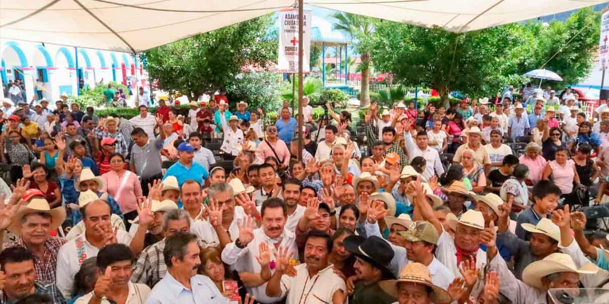 Sostiene Ignacio Mier encuentro con habitantes de Zongozotla