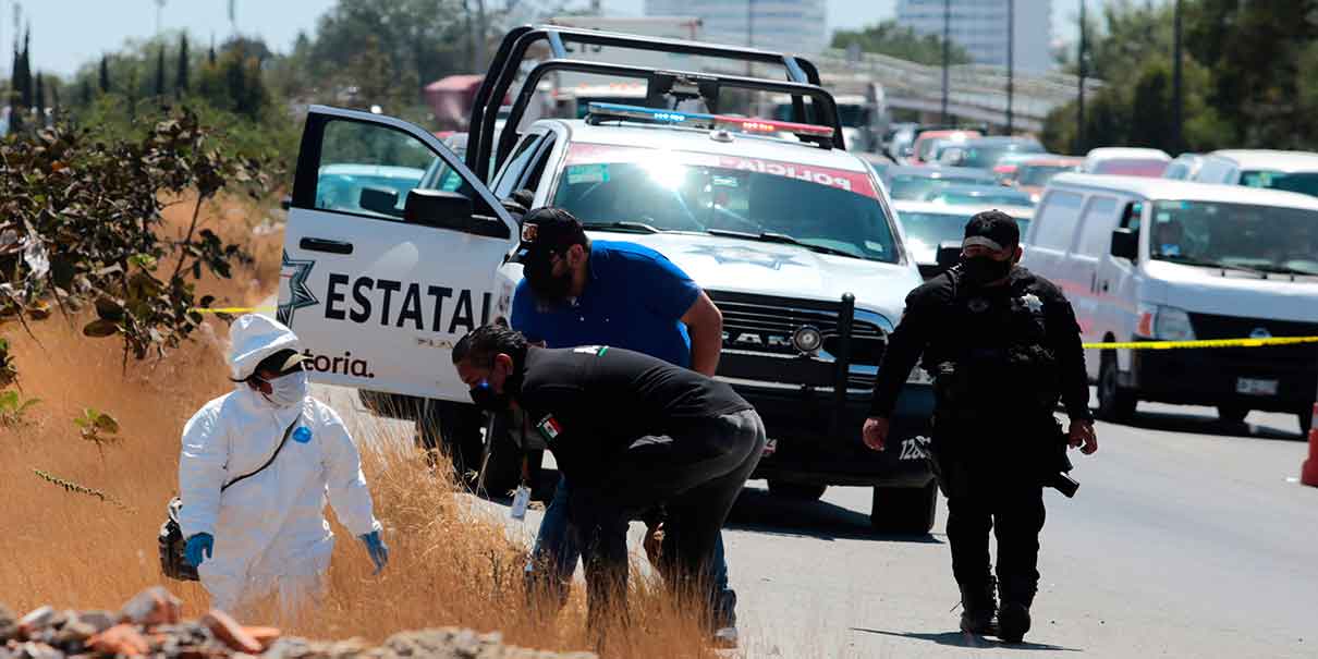 Tiran cuerpo encobijado en paraje de Tlaxcalancingo