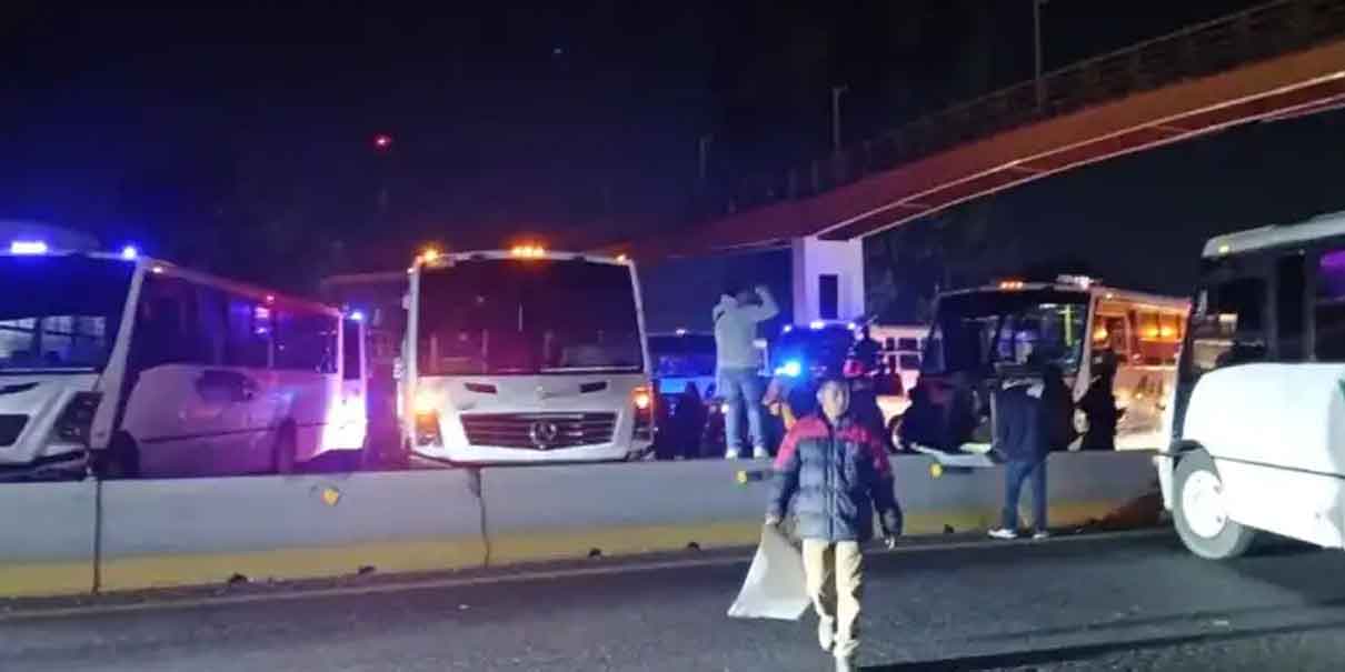 Protesta de transportistas paraliza autopista México-Puebla