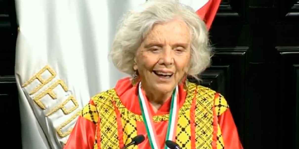  Trifulca de Lilly Téllez empaña entrega de la Belisario Domínguez a Elena Poniatowska