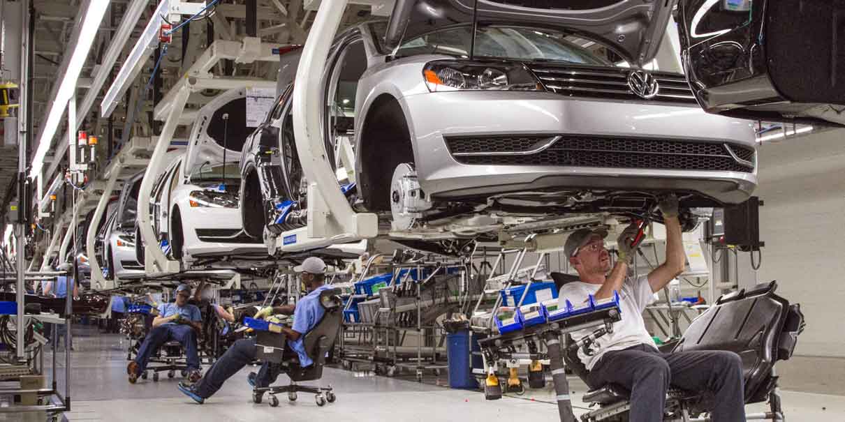 Trump fija aranceles del 25% a autos extranjeros, medida que podría afectar significativamente a México