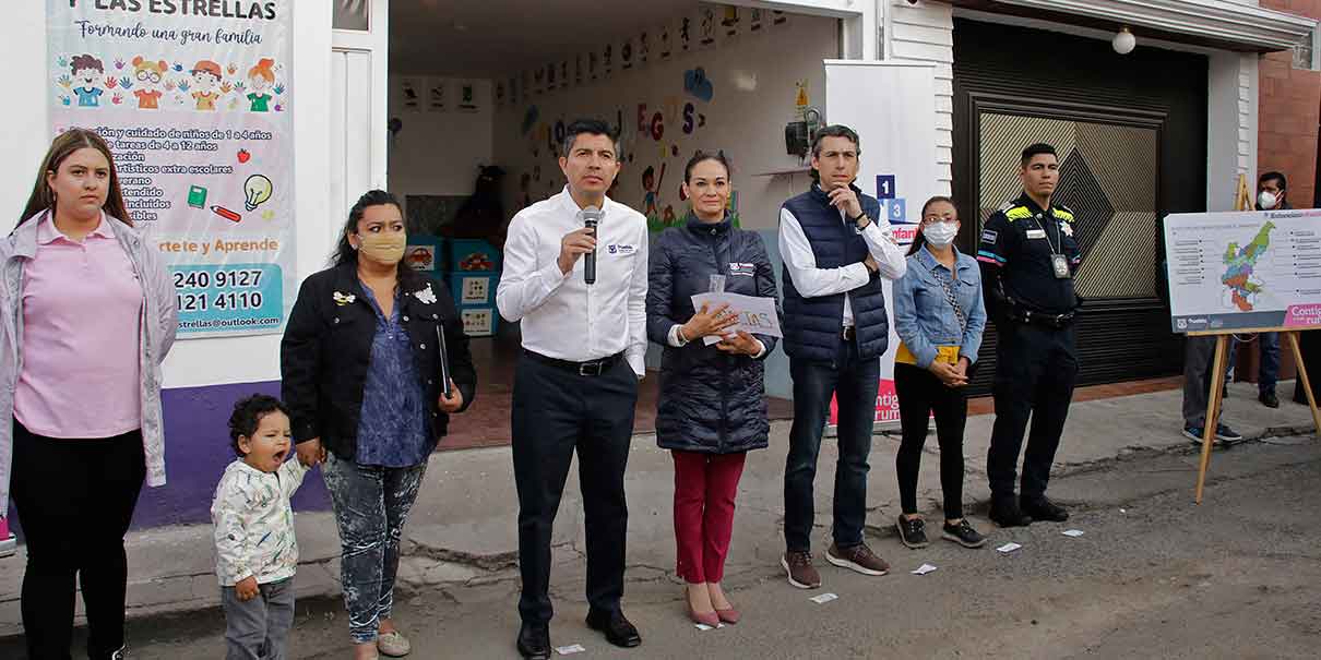 Eduardo Rivera entrega apoyos a usuarias de Estancia Infantil