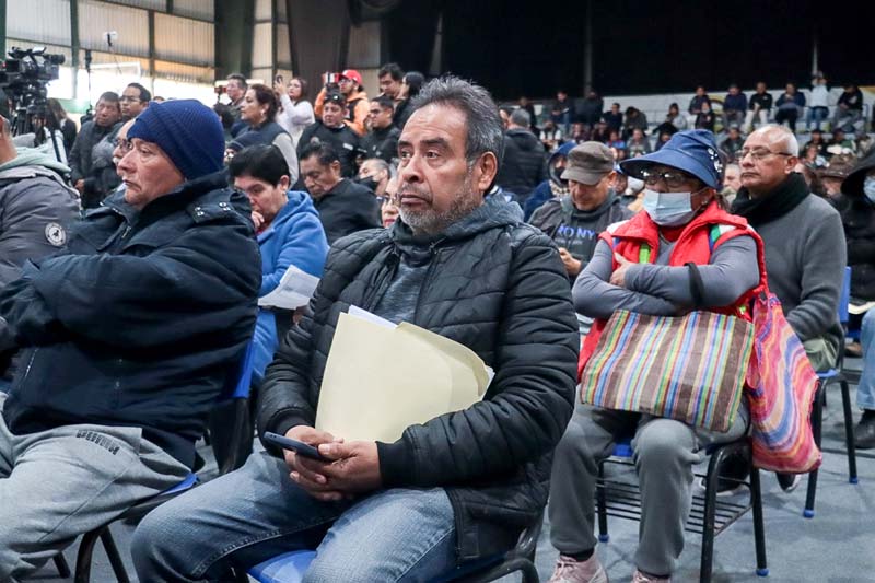 Adultos mayores y mujeres reciben tarjetas de Pensión para el Bienestar en Puebla