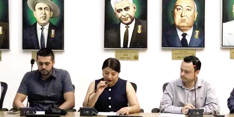 Alcaldesa interina de Tequila aparece cantando narcocorrido dedicado a El Mencho