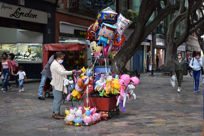 Autoridades no pueden retirar a vendedores del Centro Histórico de Puebla por amparos vigentes