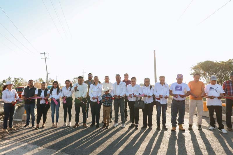 Ariadna Ayala entregó la rehabilitación del puente Tenextepec–La Soledad