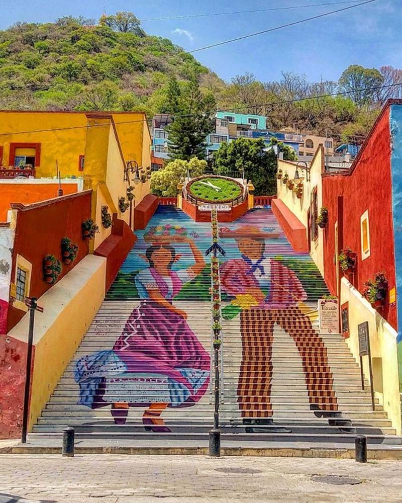 Arte urbano en Atlixco: restauran mural que celebra la tradición del Atlixcáyotl