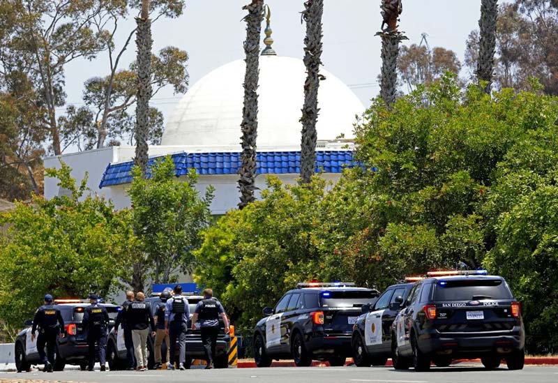 Ataque armado en mezquita de San Diego deja cinco muertos; dos eran los tiradores