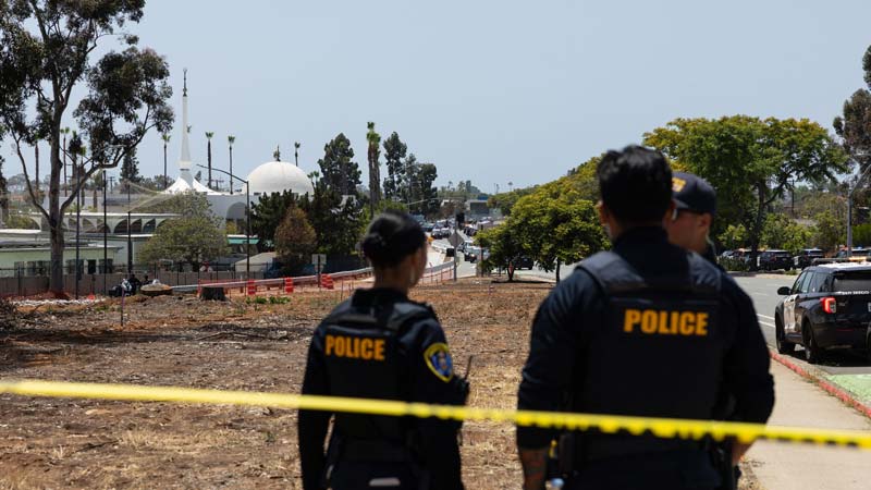 Ataque armado en mezquita de San Diego deja cinco muertos; dos eran los tiradores