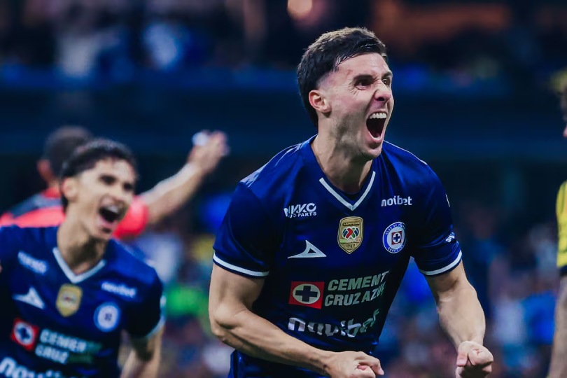 Cruz Azul se adueñó del clásico tras golear 4-3 al América
