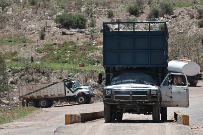 Camiones de basura siguen ingresando a Chiltepeque pese a clausura ambiental