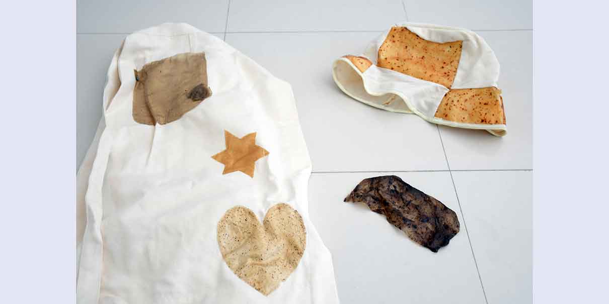 Ropa con restos orgánicos de café 