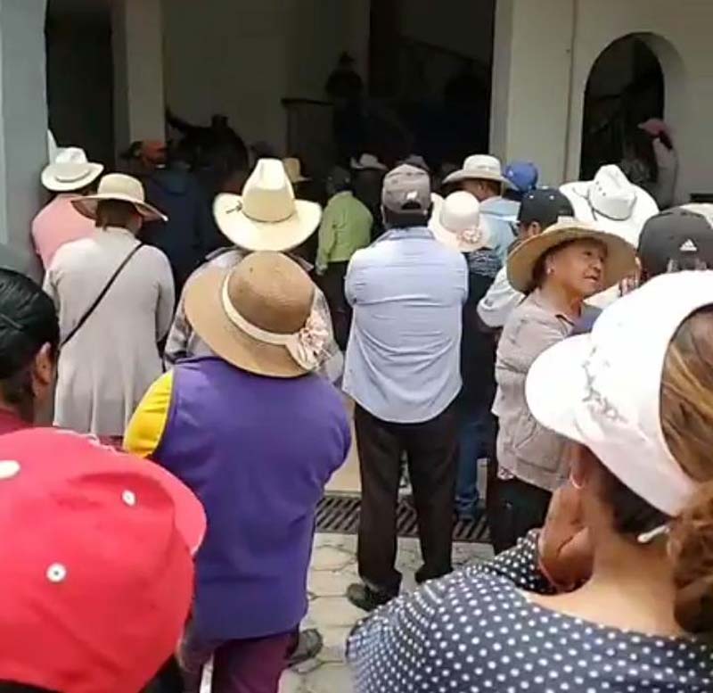 Campesinos de Tlachichuca se manifiestan por falta de fertilizante