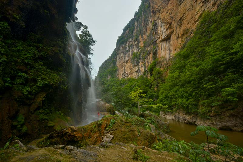 Cascada El Aguacero Chiapas: el paraíso escondido entre selva, ríos subterráneos y grandes cañones naturales