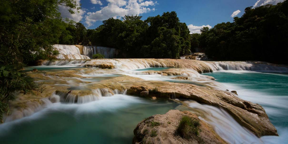 Cascadas de Agua Azul, Chiapas: donde el agua se vuelve azul y la naturaleza parece mágica