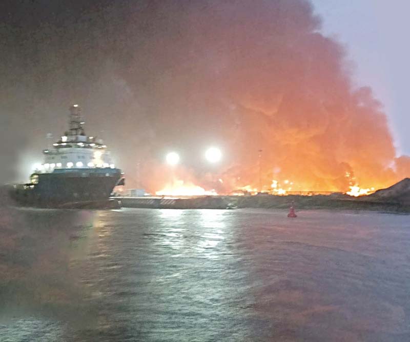 Cinco muertos tras incendio y explosión en Dos Bocas; Pemex asegura que no hay peligro