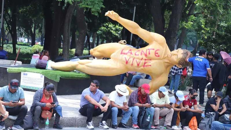 CNTE aumenta la presión y vandaliza exposición del Mundial tras fallida negociación con el Gobierno federal