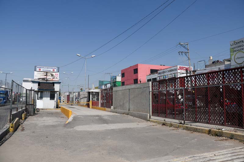 Comerciantes de la Central de Abasto Puebla frenan construcción de barda perimetral