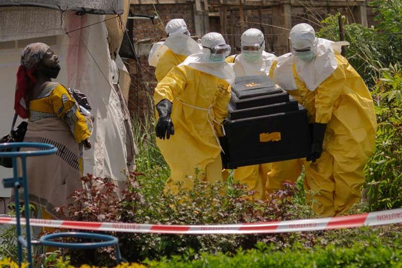 Crisis por ébola en Congo: suman 160 muertes y prenden fuego a centro de salud