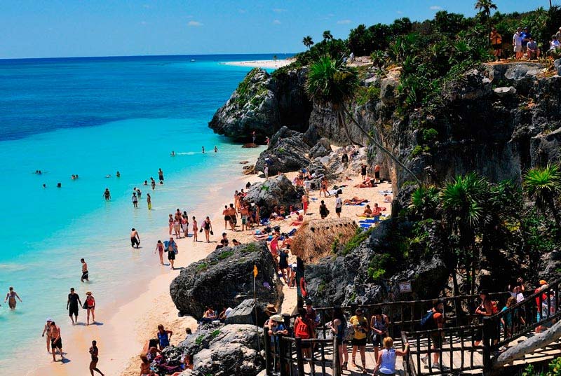 Denuncian cobros ilegales en Tulum; empresarios y turistas acusan abusos de autoridades