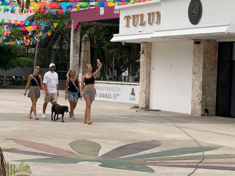 Denuncian cobros ilegales en Tulum; empresarios y turistas acusan abusos de autoridades