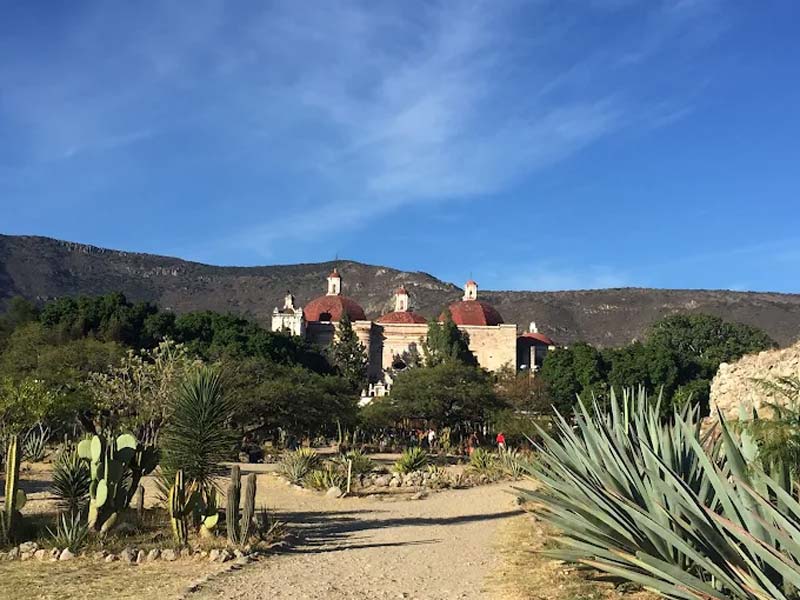 Descubre la Zona Arqueológica de Mitla, joya histórica cerca de Oaxaca