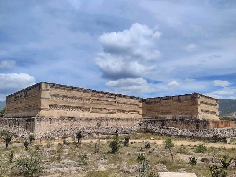 Descubre la Zona Arqueológica de Mitla, joya histórica cerca de Oaxaca