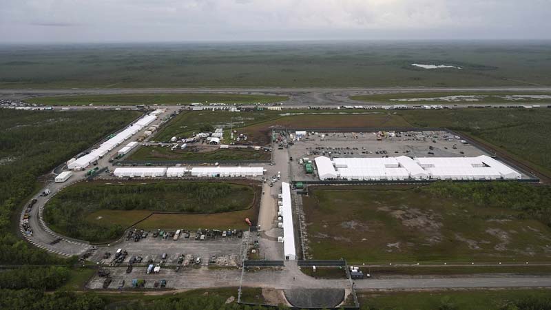 El fin del “Alcatraz de los caimanes”: Florida clausura el centro migrante más criticado