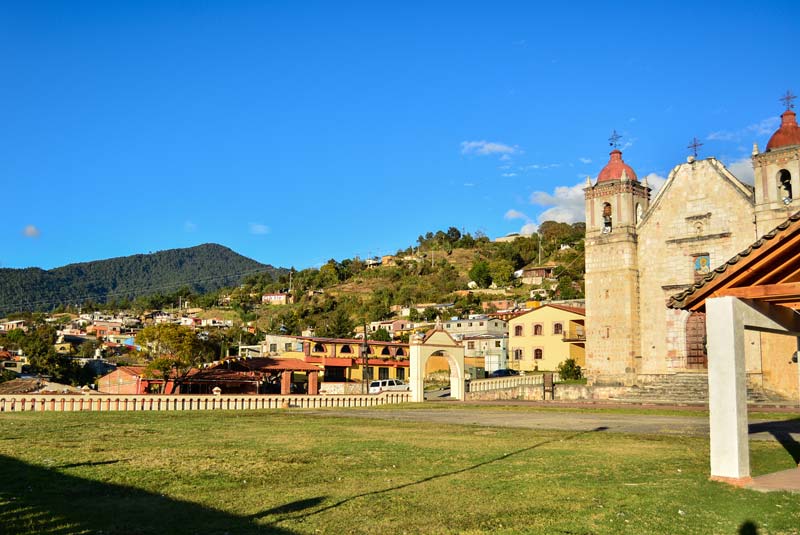 Entre neblina y historia: así es Guelatao de Juárez, Oaxaca cuna de Benito Juárez