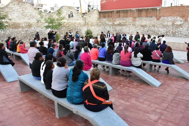 Entrega gobierno de Armenta apoyos a familias afectadas por explosi贸n en Tepeaca