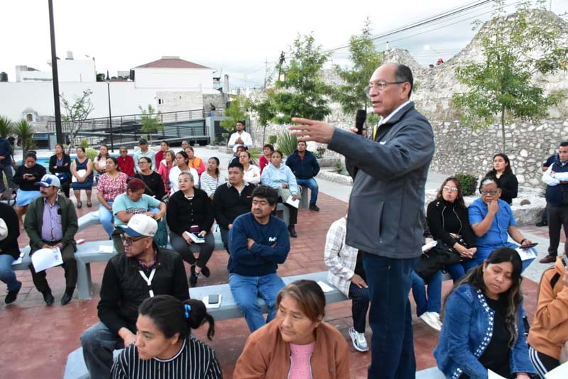 Entrega gobierno de Armenta apoyos a familias afectadas por explosi贸n en Tepeaca