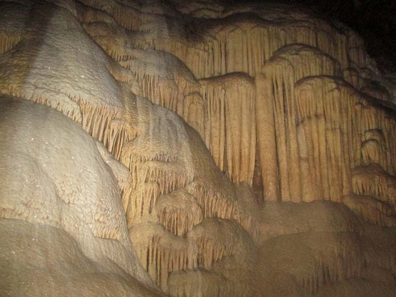 Explora Las Grutas Karmidas, en Zapotitlán de Méndez, Puebla, un mundo subterráneo