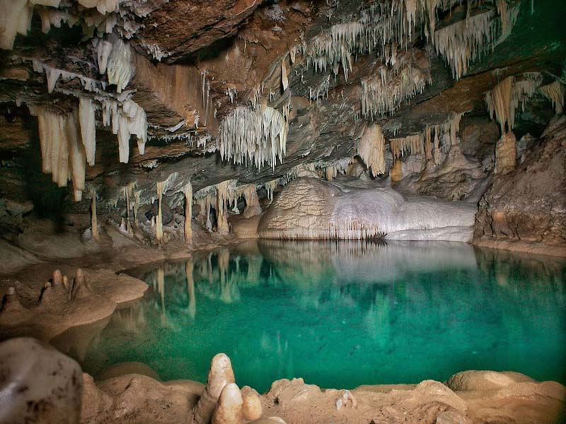 Explora Las Grutas Karmidas, en Zapotitlán de Méndez, Puebla, un mundo subterráneo