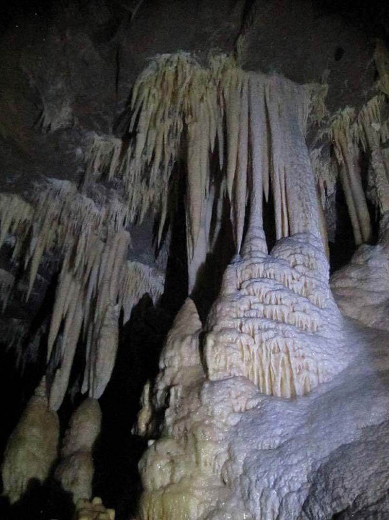 Explora Las Grutas Karmidas, en Zapotitlán de Méndez, Puebla, un mundo subterráneo