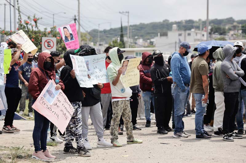 Tras dialogar con autoridades estatales, los manifestantes retiraron el bloqueo y reabrieron las vialidades cercanas al Penal de San Miguel