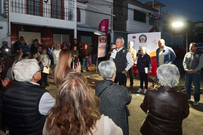 Gobierno de Puebla acelera modernización de alumbrado en toda la ciudad
