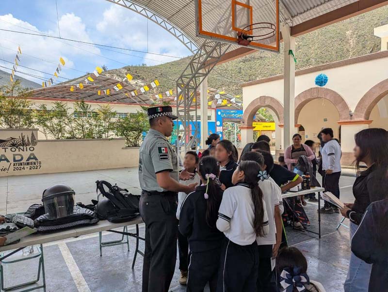 Guardia Nacional lleva jornada integral a mujeres indígenas en Tehuacán