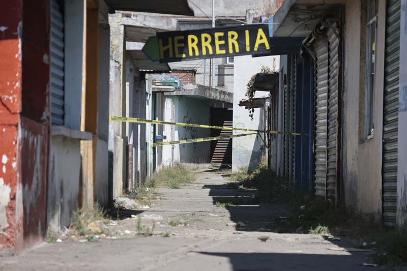 Hallan restos óseos en inmuebles del Mercado Morelos durante cateos
