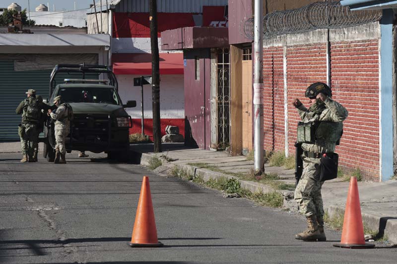 Hallazgo de fosa en Mercado Morelos moviliza a la FGE de Puebla
