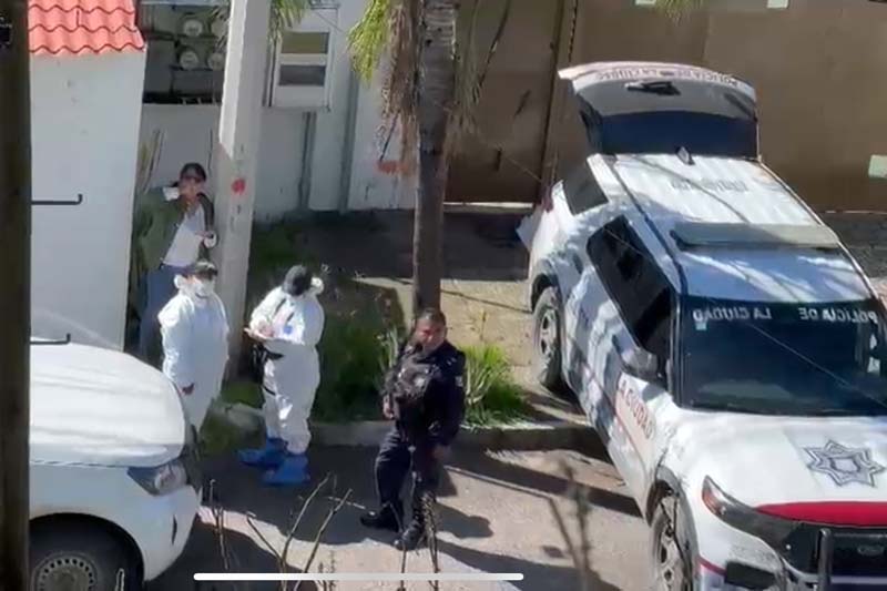 Hombre es asesinado a puñaladas en Totimehuacan; investigan si fue intento de robo a vivienda