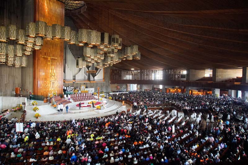 HOY arribaron miles de poblanos a la Basílica de Guadalupe