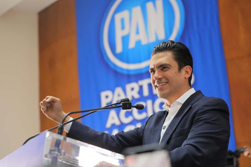 Líder nacional y estatal del PAN marcaron inicio del activismo de la expriista Blanca Alcalá