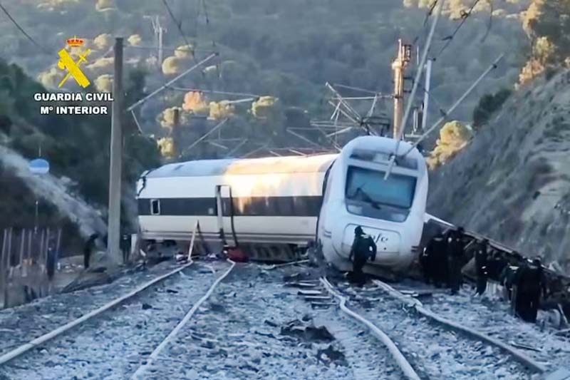 LUTO EN ESPAÑA. Colisión de trenes deja al menos 39 fallecidos