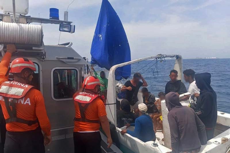 La Marina de México rescató a 16 migrantes cubanos, entre ellos cuatro menores de edad.