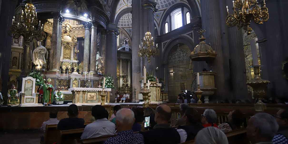 Misa dominical en Puebla