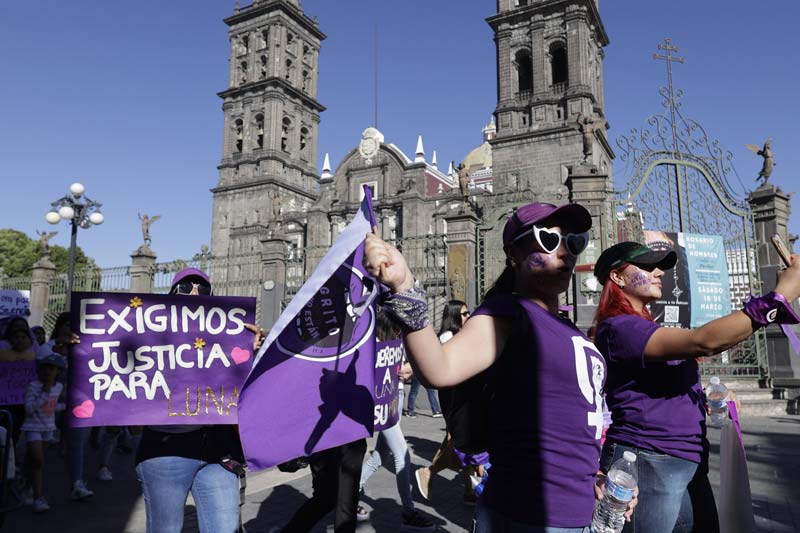Monumentos históricos de Puebla sin protección durante marcha del 8M