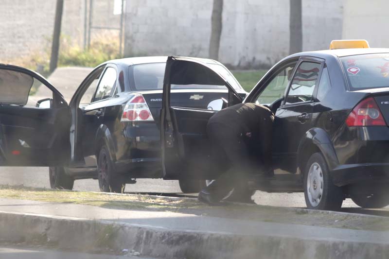 Movilidad debe exterminar organizaciones que operan taxis pirata: FxM
