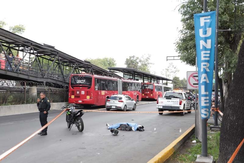 Muere luchador Tempo en CDMX tras ser impactado por camión de carga