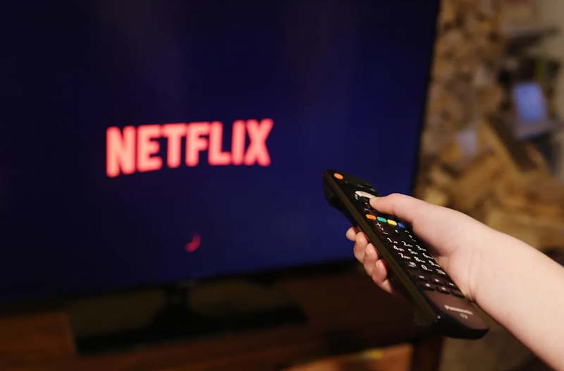 Netflix deja la negociación con Warner Bros; Paramount se perfila